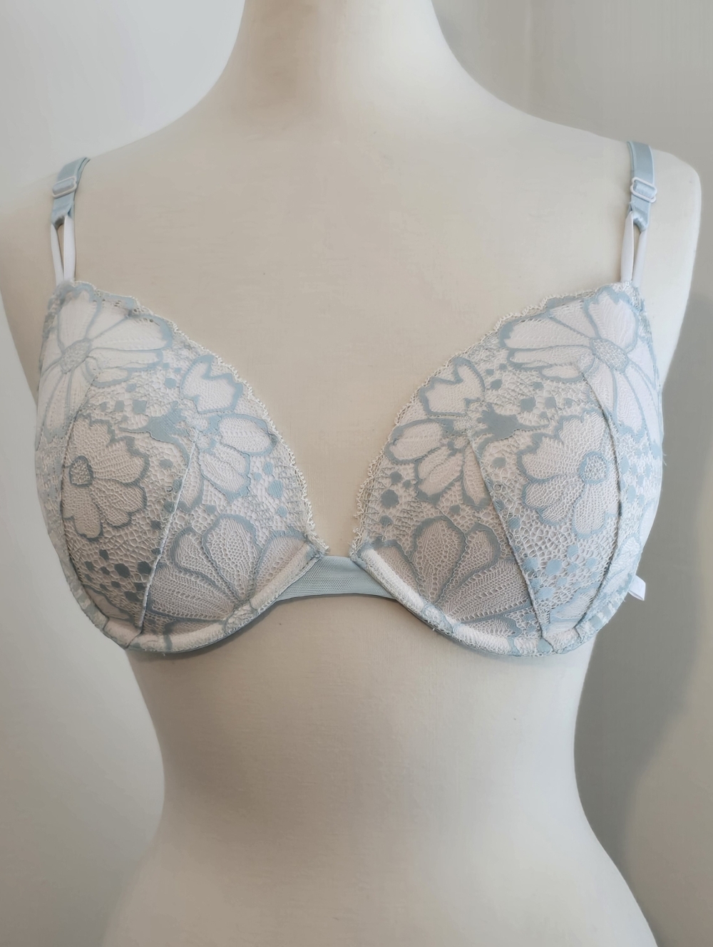 Victoria's Secrer Light Blue Lace Push-Up Bra - Women's Intimates